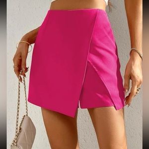 Sooo cute!! Fantastic quality hot pink skort! Never worn size XL
